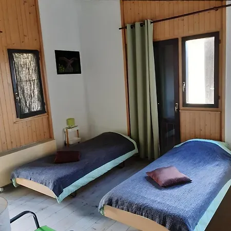 Minimum 10 Days - Nice Attic Studio Montana-Aminona Apartment